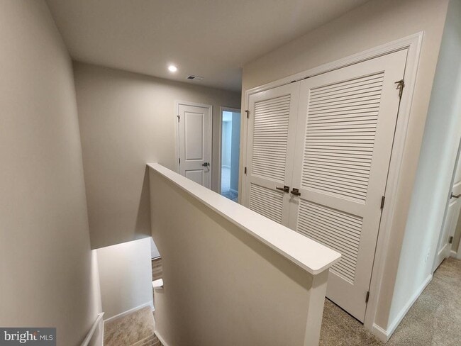 Building Photo - 619 Laurelwood Cir
