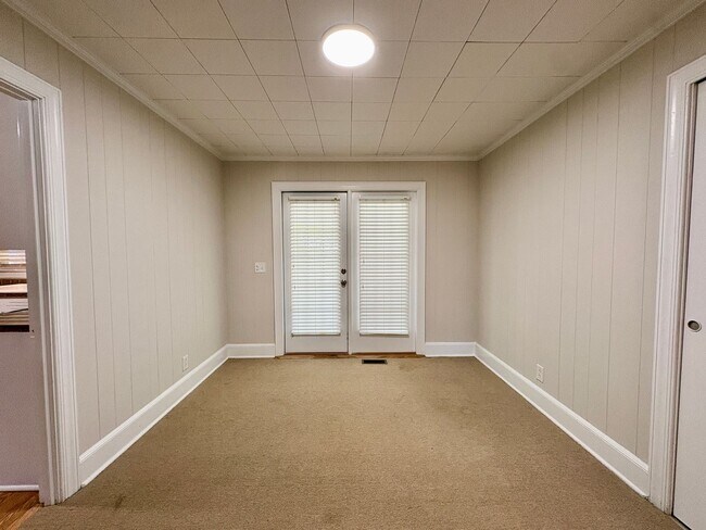 Building Photo - Adorable 2 Bedroom Home in the Heart of Nashville!