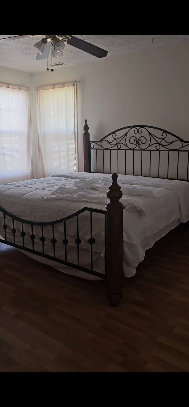 Building Photo - 442 Northwoods Dr