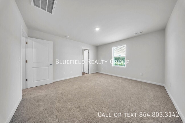 Building Photo - 161 Davis Dr