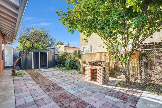 Building Photo - 313 N Hicks Ave