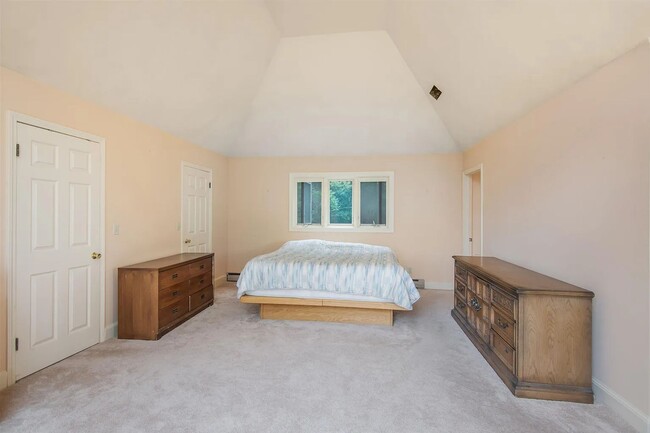 Building Photo - 5BD/3BA Beautiful House in South Burlington