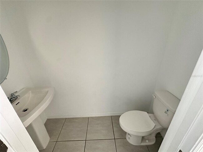 Building Photo - 2946 Canary Ave