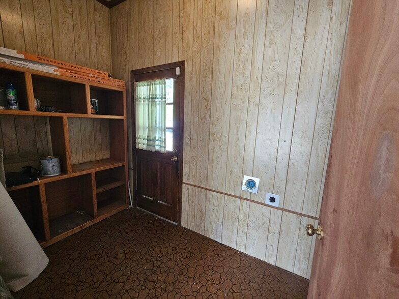 Building Photo - 4119 Fairlawn Dr