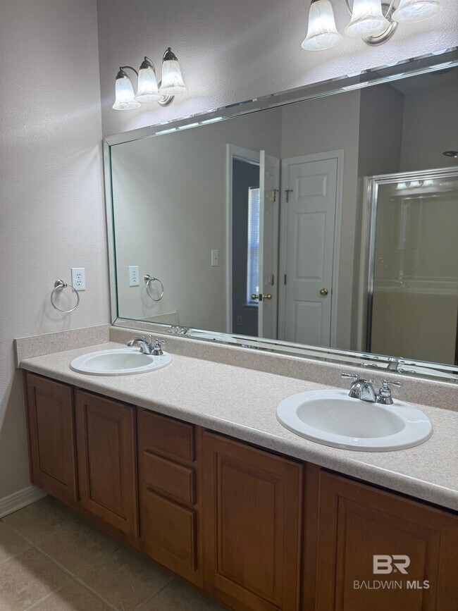 Building Photo - 21550 Palmer Ct