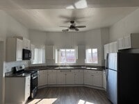 Building Photo - 939 University Ave