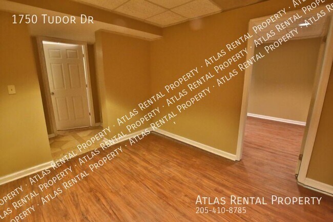 Building Photo - 1750 Tudor Dr