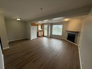 Building Photo - Updated 2 Bed, 2 Bath with Balcony and Fireplace, Great Location!