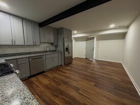 Building Photo - 909 Ridge St