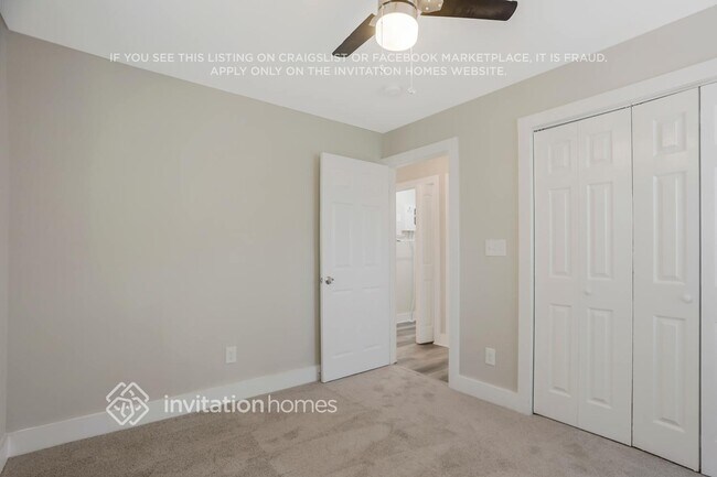 Building Photo - 212 Glenrose Cir SW