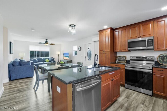 Building Photo - 3561 Thomasson Dr