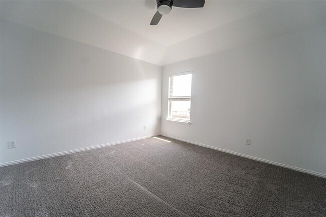Building Photo - 2741 Sunlight Dr