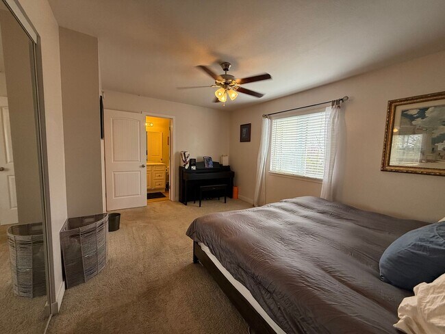 Building Photo - Updated 3 Bedroom Home with Mountain Views Close to Ft. Carson