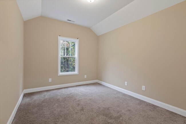 Building Photo - Beautiful 3-bedroom, 2.5-bathroom home available for lease in Hampstead