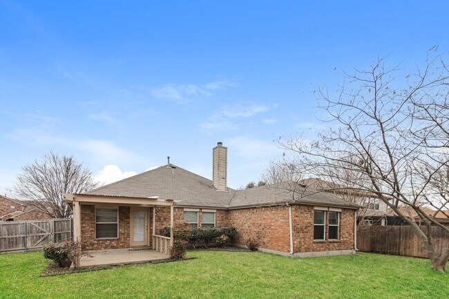 Building Photo - $1850 3 Bed/2 Bath/2 Garage Ready for Move-in Home in Mustang Creek