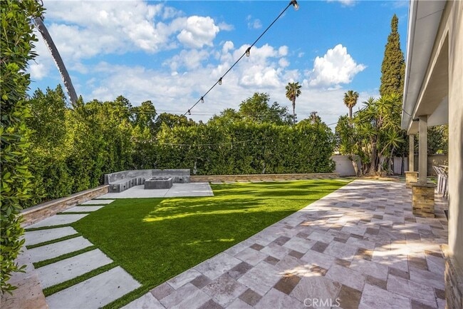 Building Photo - 1320 N Van Gogh Cir