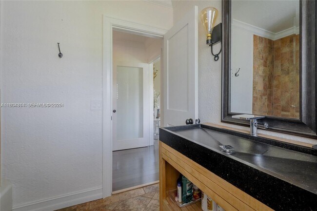 Building Photo - 8500 SW 70th St