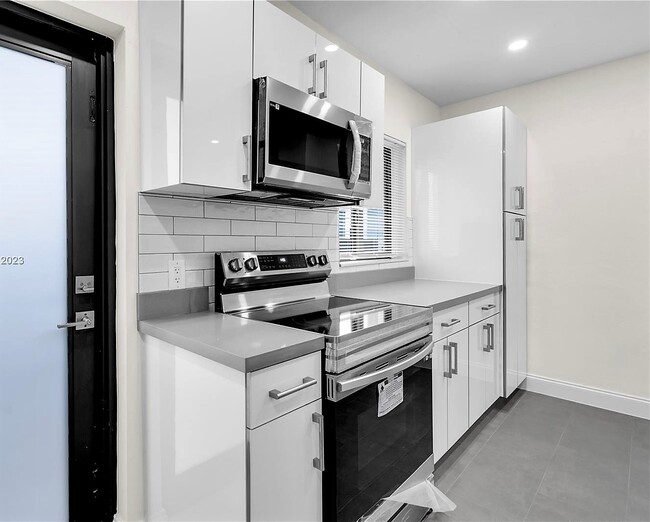 Building Photo - 3762 SW 27th Ln