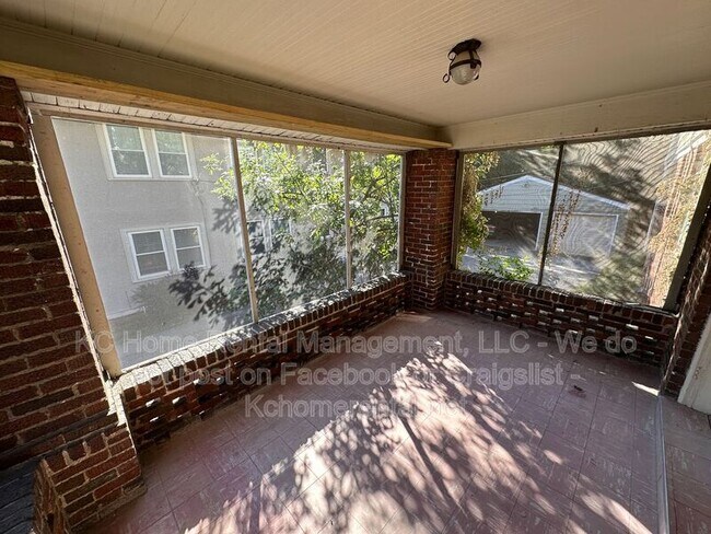 Building Photo - 207 W 51 Terrace