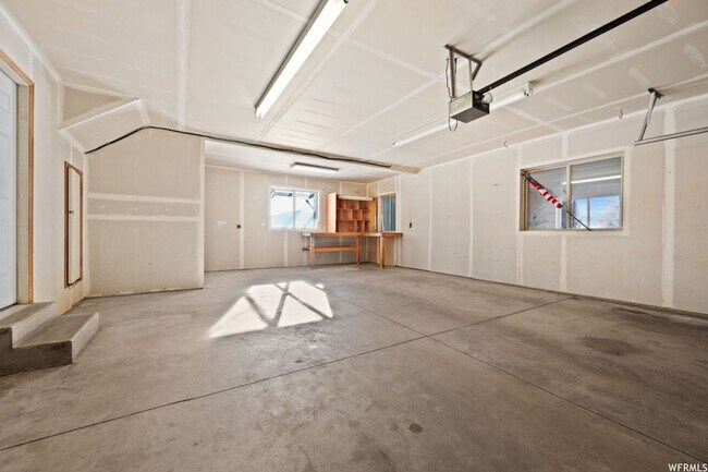 Building Photo - Beautiful home in Eden with amazing views from covered deck and 4 car garage