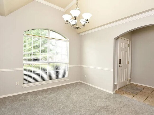 Building Photo - Beautiful 4 Bed 2.5 Bath Property in South...