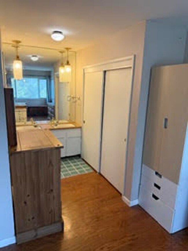 Building Photo - Spacious 3 Bedroom La Crescenta Home!