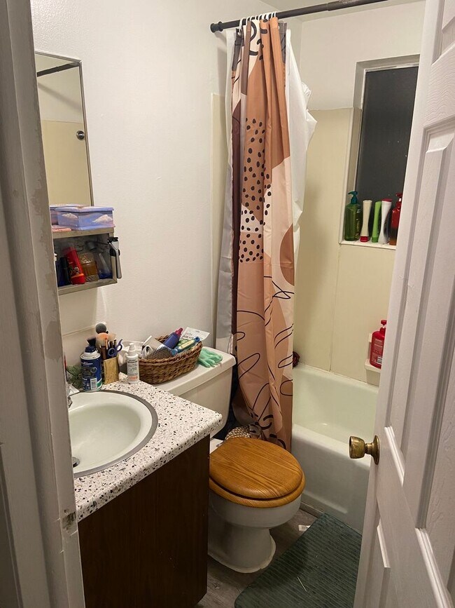 Building Photo - 1B/1B Pet Friendly Apartment South of BYU