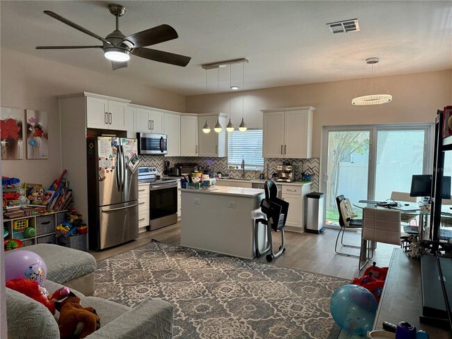 Building Photo - 13201 Opal Ct