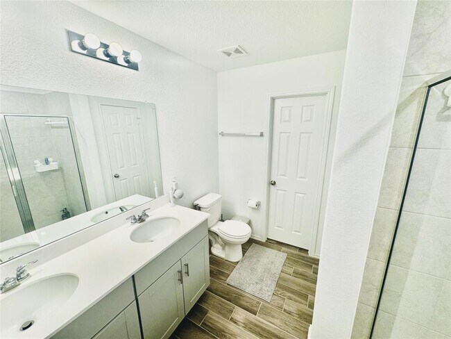 Building Photo - 1601 Holly Lk Dr