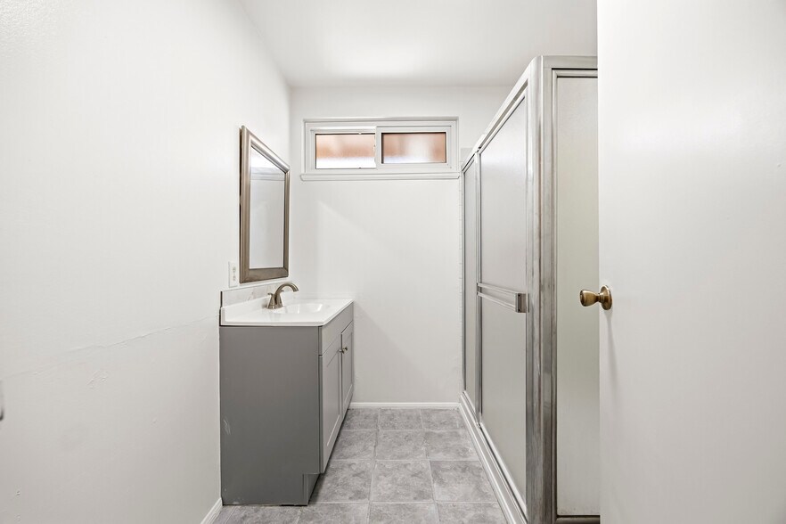 Building Photo - 2958 Rosette St