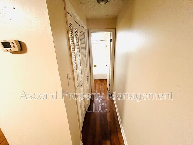 Building Photo - 586 Withrow Rd