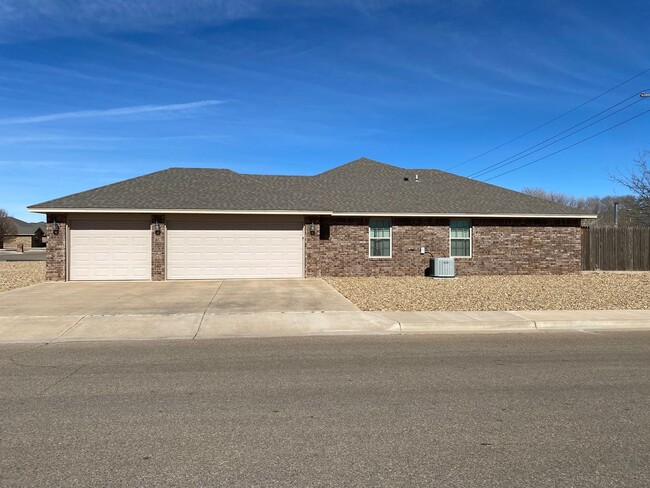 Building Photo - GREAT HOME IN NORTHEAST CLOVIS