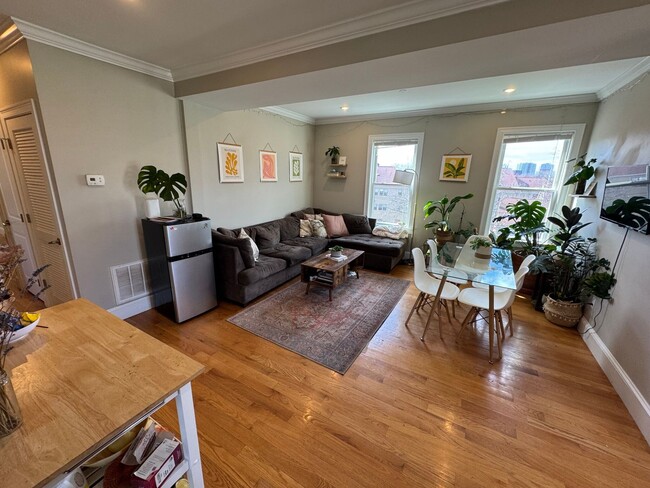 Building Photo - 9/1 Fully renovated 5BR/2BA in Cambridgeport/Central Sq area!