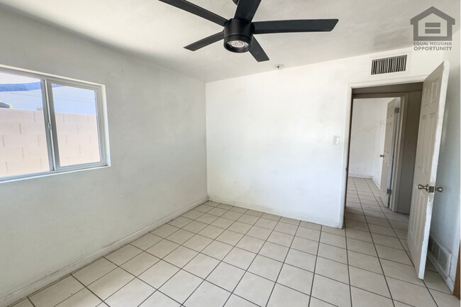 Building Photo - 4Bed/2Bath House at Glendale Ave/19th Ave! Ready for Immediate Move-In! – RV GATE! NO HOA!