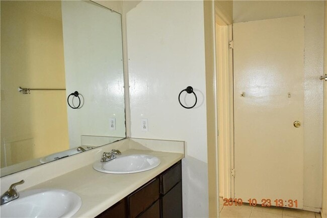 Building Photo - 1908 West Loop