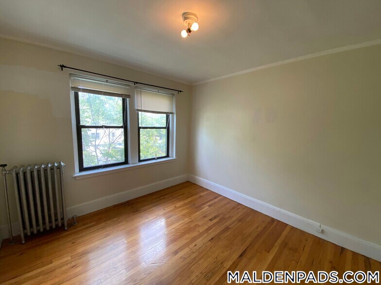 Building Photo - 349 Pleasant St