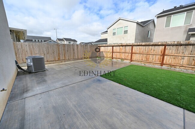 Building Photo - 6342 E Robinson Ave