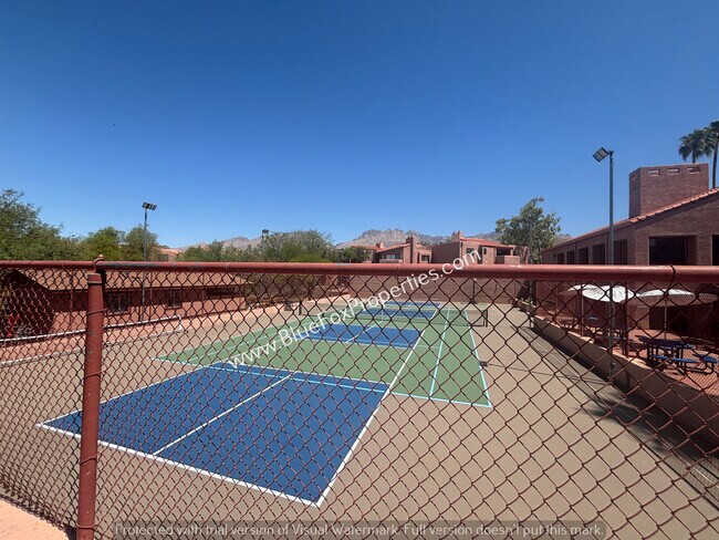 Building Photo - 5051 N Sabino Canyon Rd