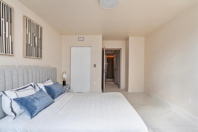 Building Photo - 2080 S Ocean Dr