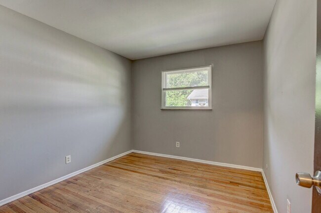 Building Photo - 1389 W Galbraith Rd