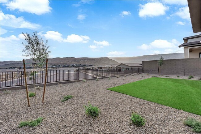 Building Photo - 11079 Rolling Vista Dr