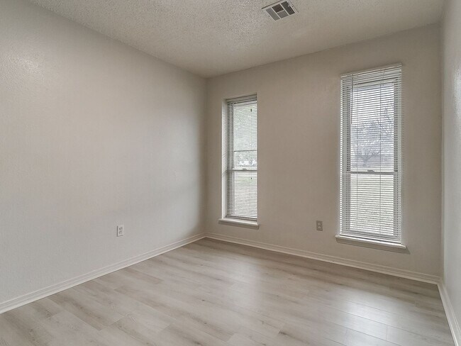 Building Photo - 2b 2ba in Piedmont Schools