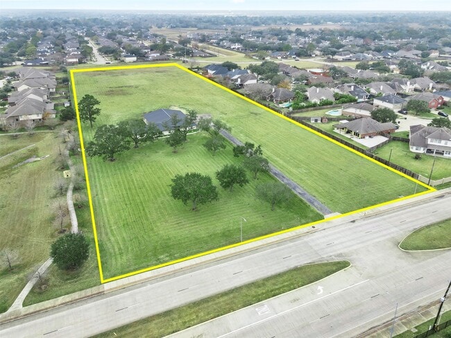 Building Photo - 4002 Dixie Farm Rd