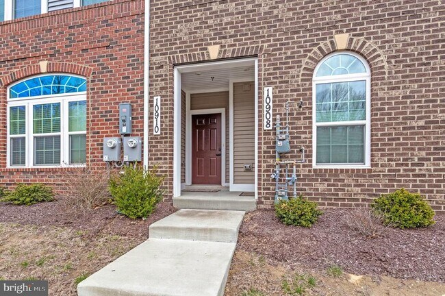 Building Photo - 10910 Presidential Pkwy