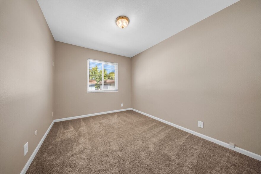 Building Photo - 4446 Seminole Way