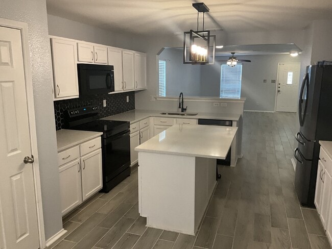 Building Photo - "Charming 3-Bedroom Haven in Selma with Granite Elegance!"