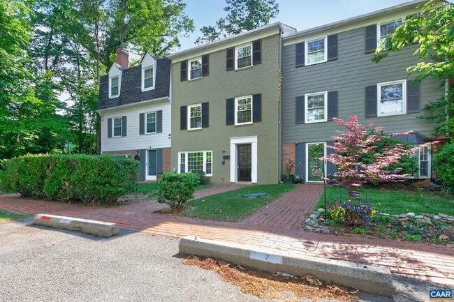 Building Photo - 7 Georgetown Green