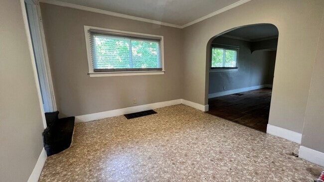 Building Photo - 357 Fox St SW