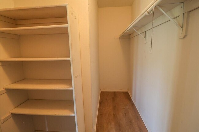 Building Photo - 1546 Ridgebriar Dr