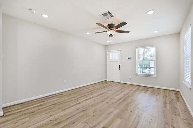 Building Photo - 611 Munger St